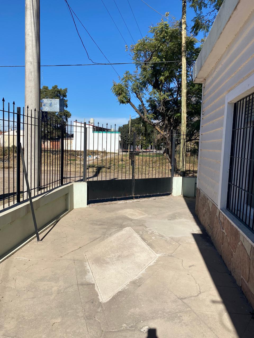 BFerroviario Mitre - Ñandu 2228 -  Alquiler Casa 3 Dorm. Patio Coch.