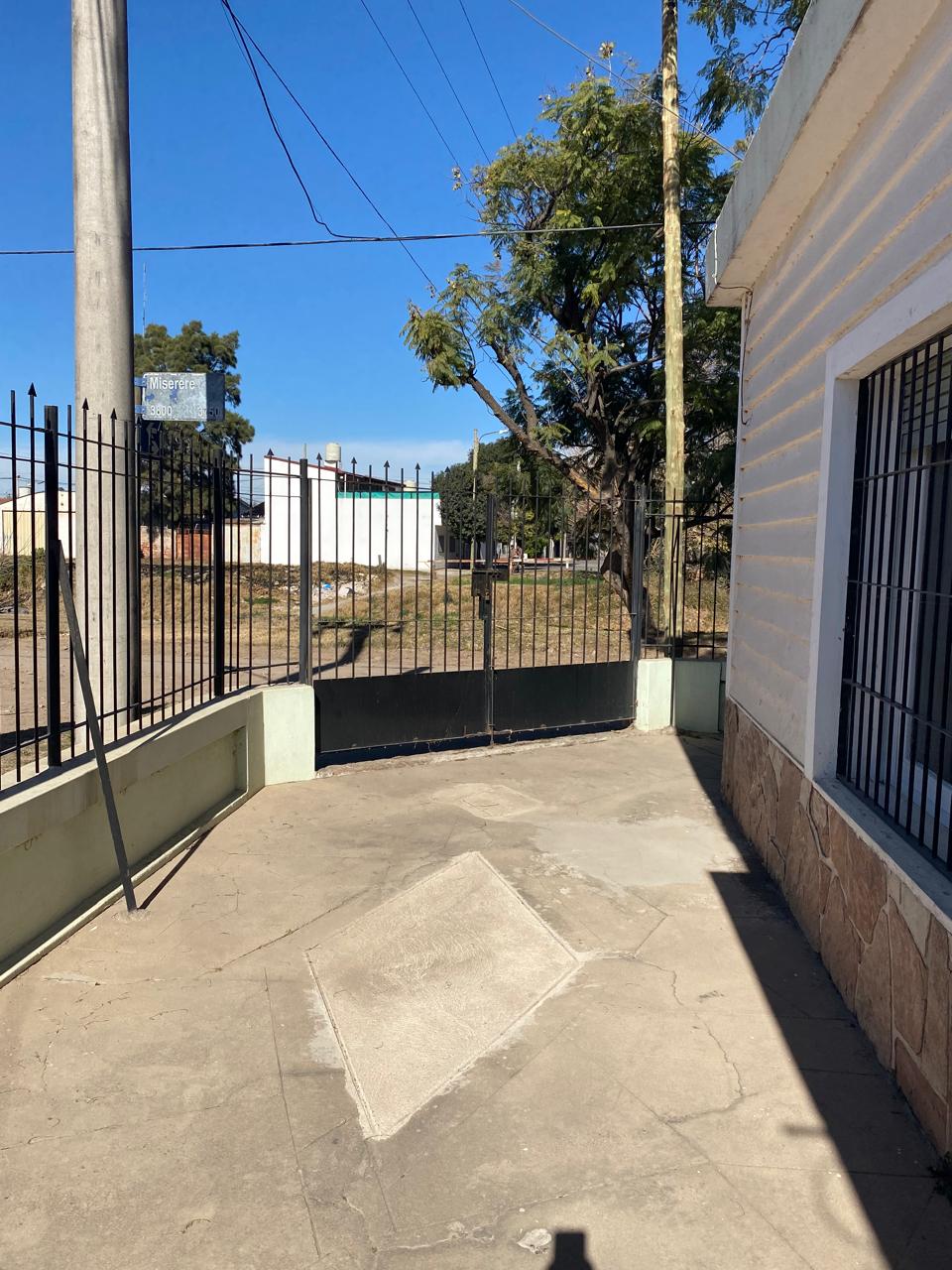 BFerroviario Mitre - Ñandu 2228 -  Alquiler Casa 3 Dorm. Patio Coch.