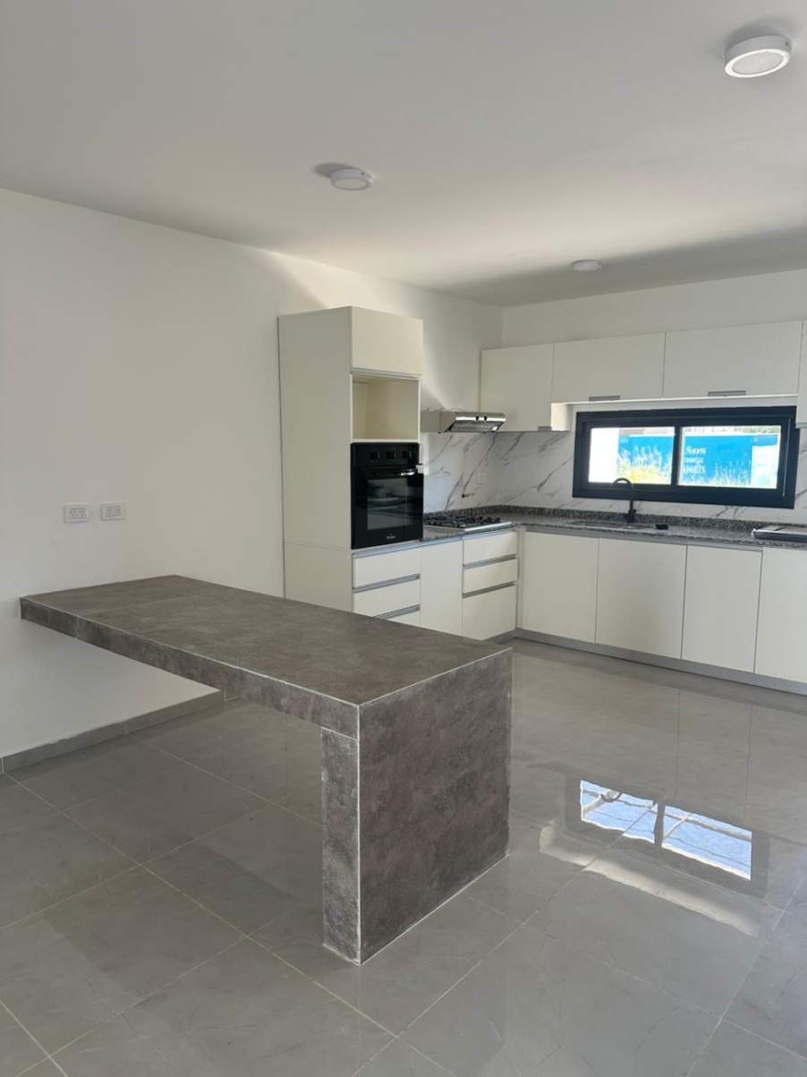 Casa 2 dormitorios y pileta - Villa Allende