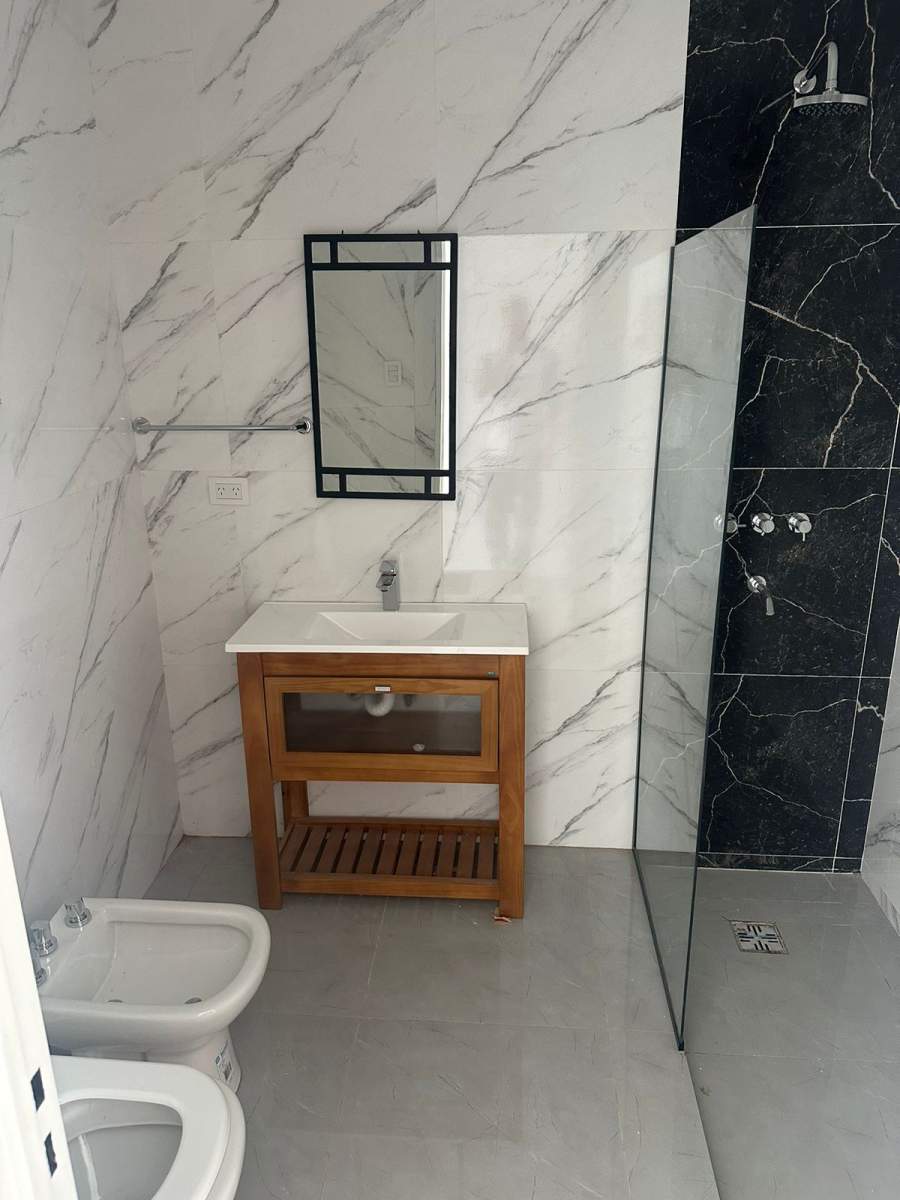 Casa 2 dormitorios y pileta - Villa Allende