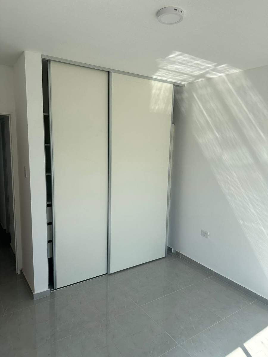 Casa 2 dormitorios y pileta - Villa Allende