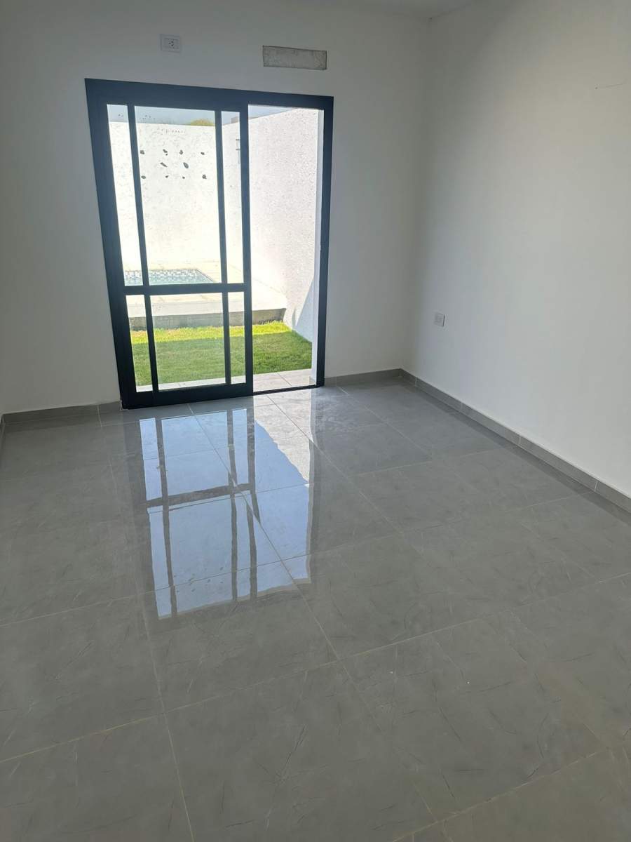 Casa 2 dormitorios y pileta - Villa Allende