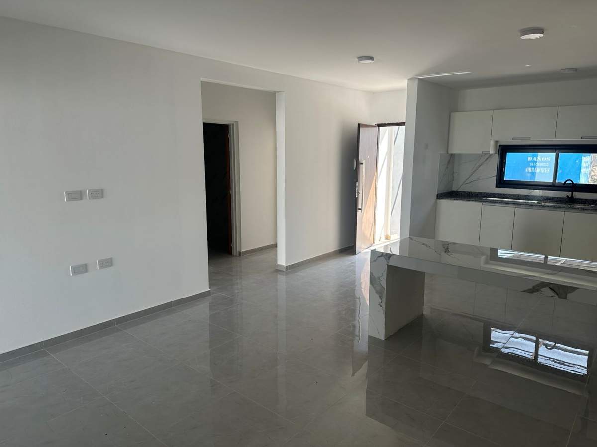 Casa 2 dormitorios y pileta - Villa Allende