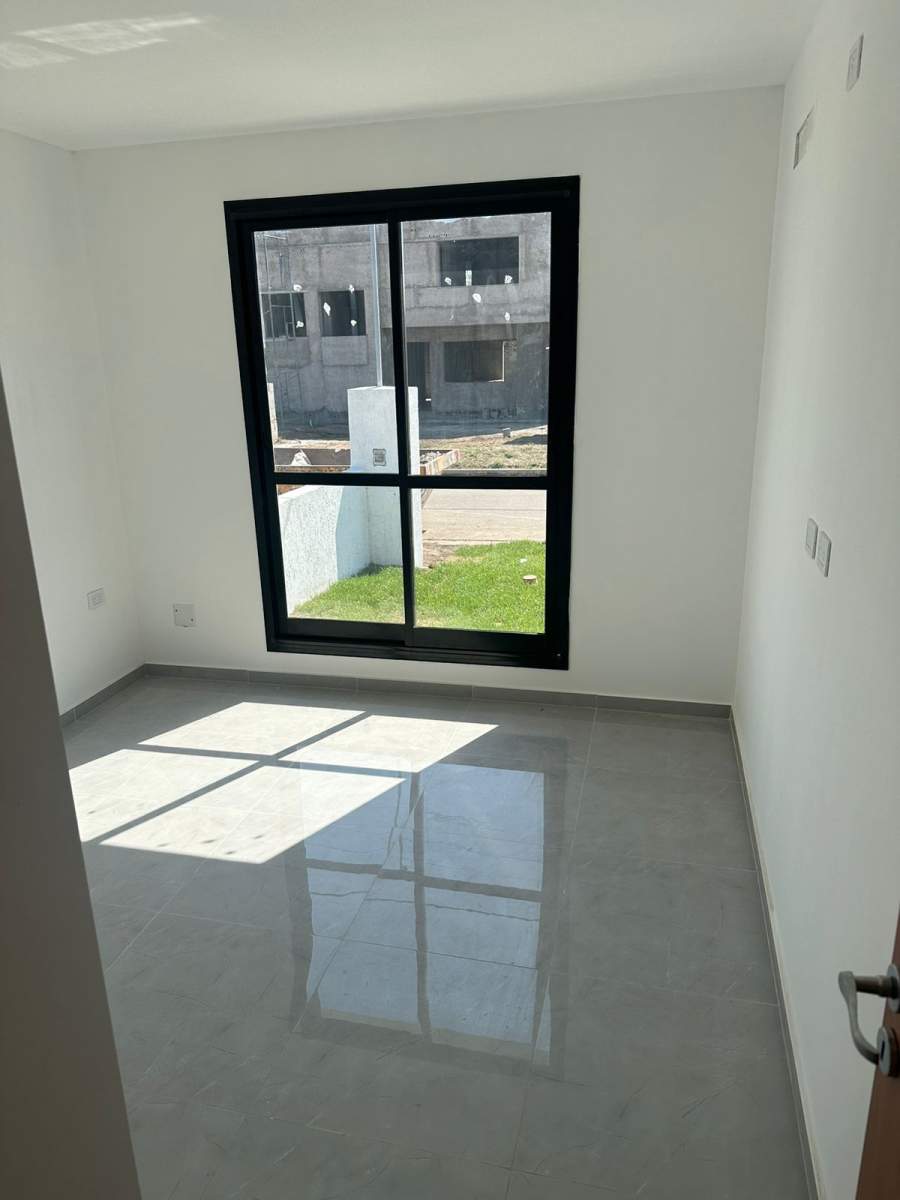 Casa 2 dormitorios y pileta - Villa Allende