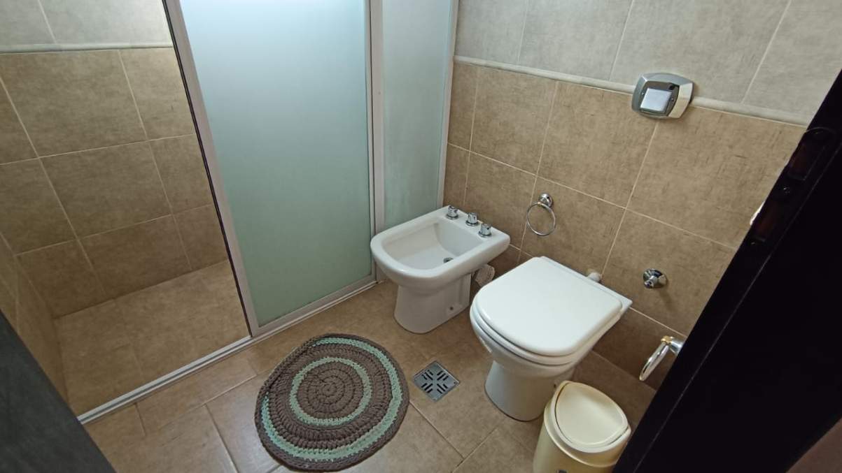 IMPONENTE CASA DE 2 PLANTAS CON PILETA Y QUINCHO CERRADO EN TANTI