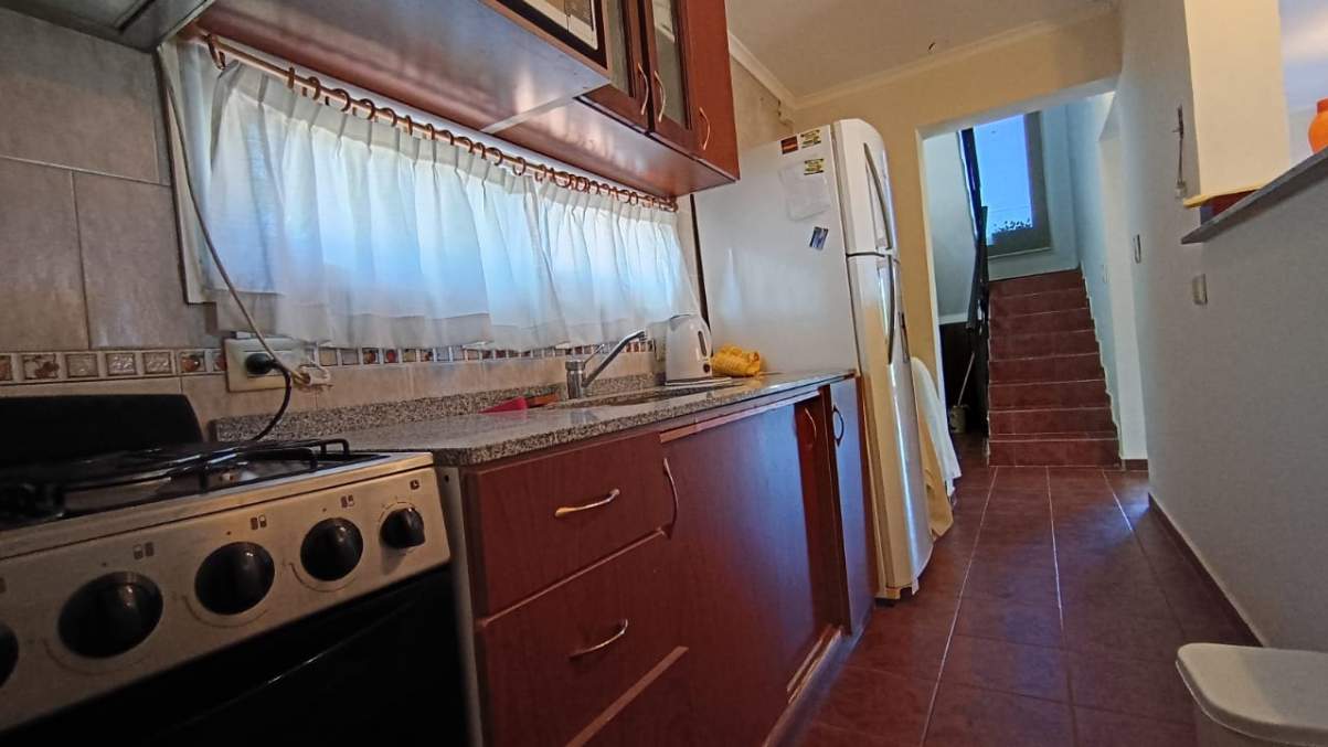 IMPONENTE CASA DE 2 PLANTAS CON PILETA Y QUINCHO CERRADO EN TANTI