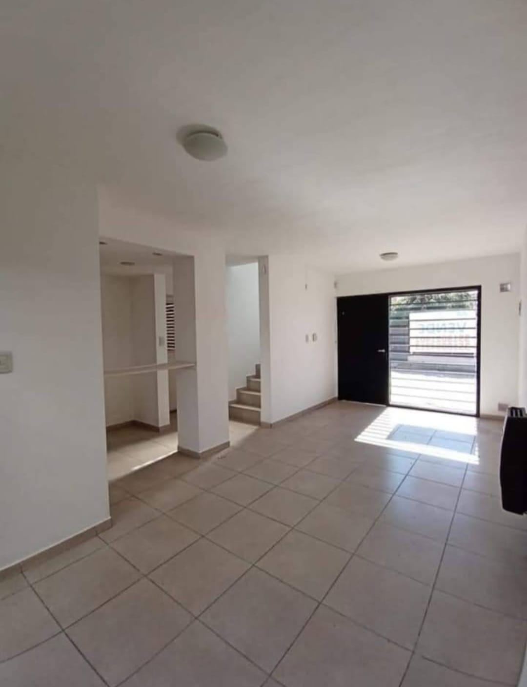 Dúplex muy bien ubicado, a 10 mts de Av. Chancay, frente al Club Botánico, en calle José Cabero 5615