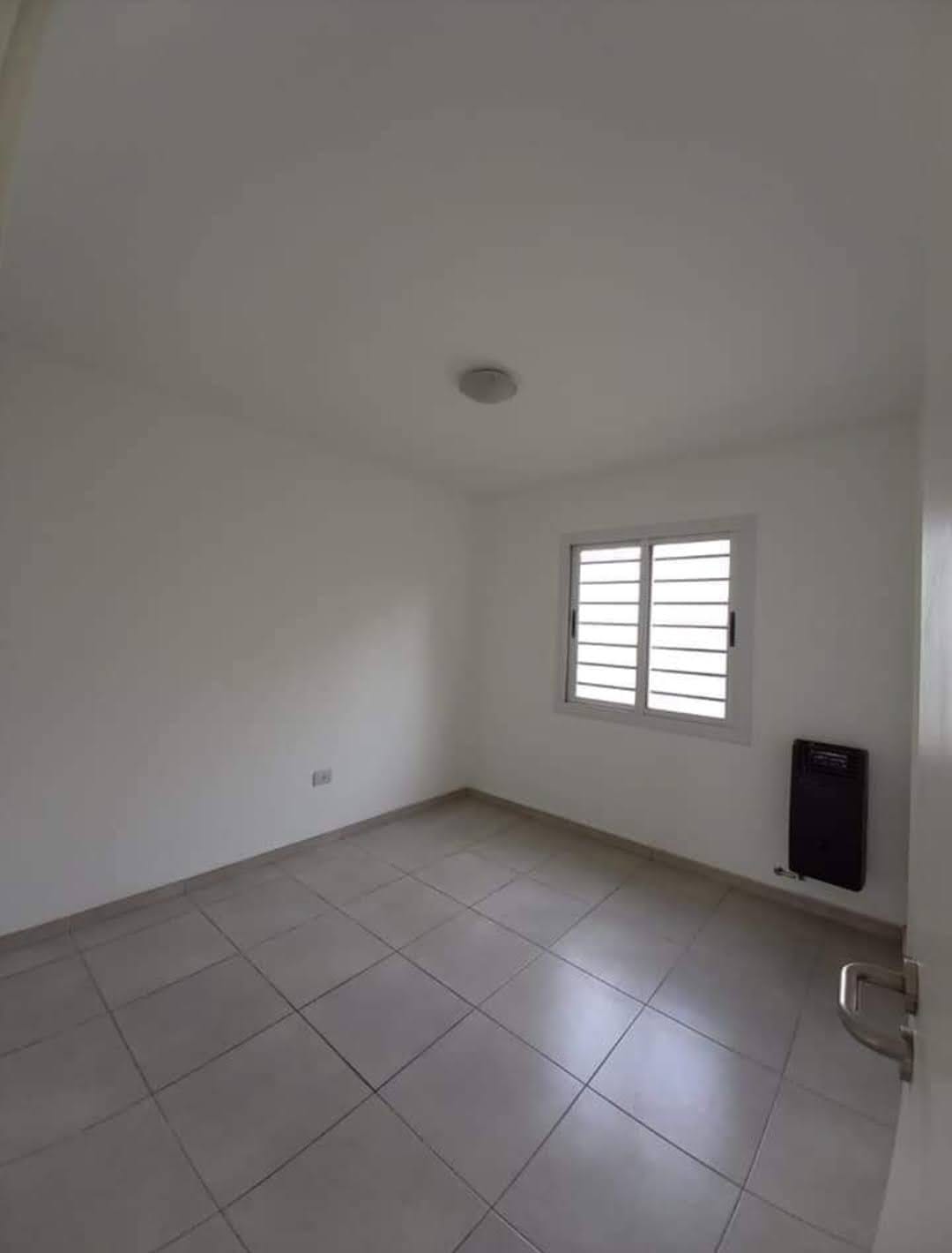 Dúplex muy bien ubicado, a 10 mts de Av. Chancay, frente al Club Botánico, en calle José Cabero 5615