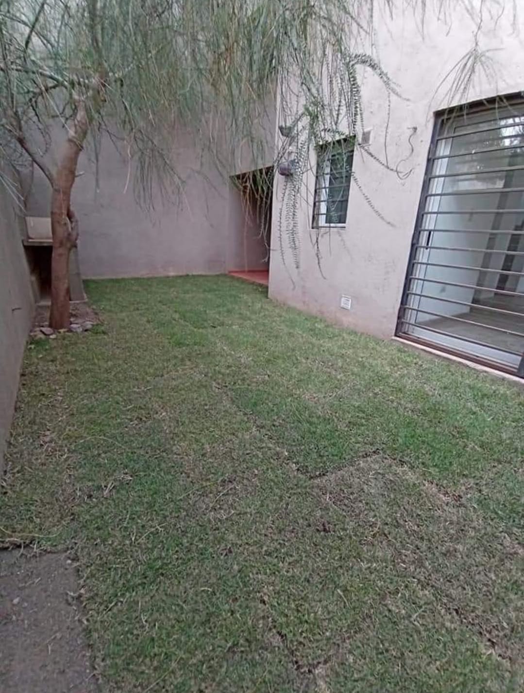 Dúplex muy bien ubicado, a 10 mts de Av. Chancay, frente al Club Botánico, en calle José Cabero 5615