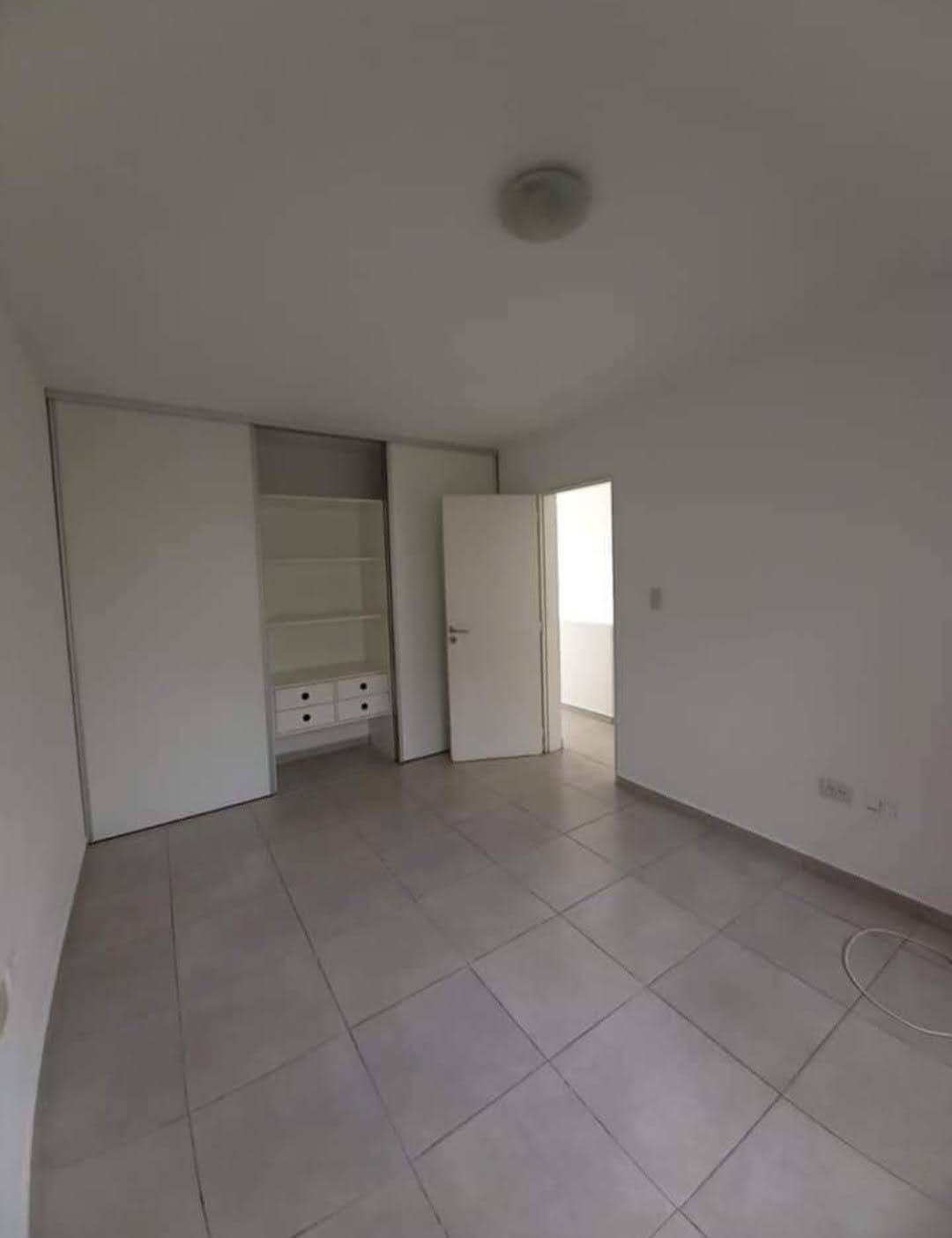 Dúplex muy bien ubicado, a 10 mts de Av. Chancay, frente al Club Botánico, en calle José Cabero 5615