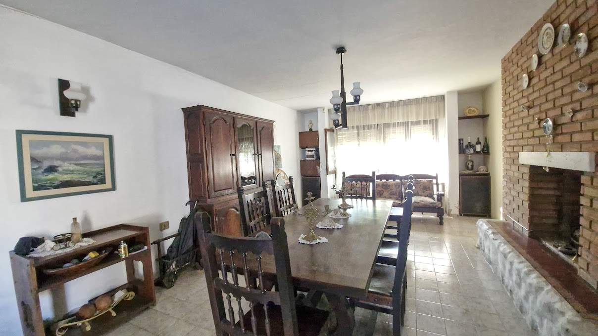 VENTA CASA 4 DORM COCHERA BARRIO ESCOBAR
