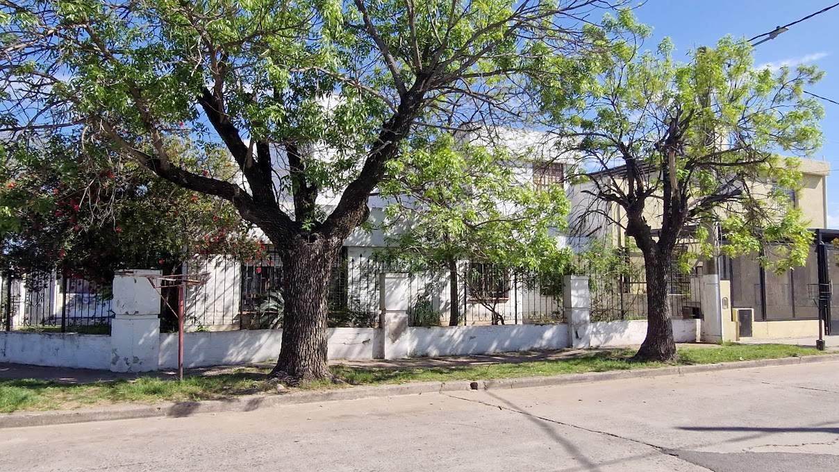 VENTA CASA 4 DORM COCHERA BARRIO ESCOBAR