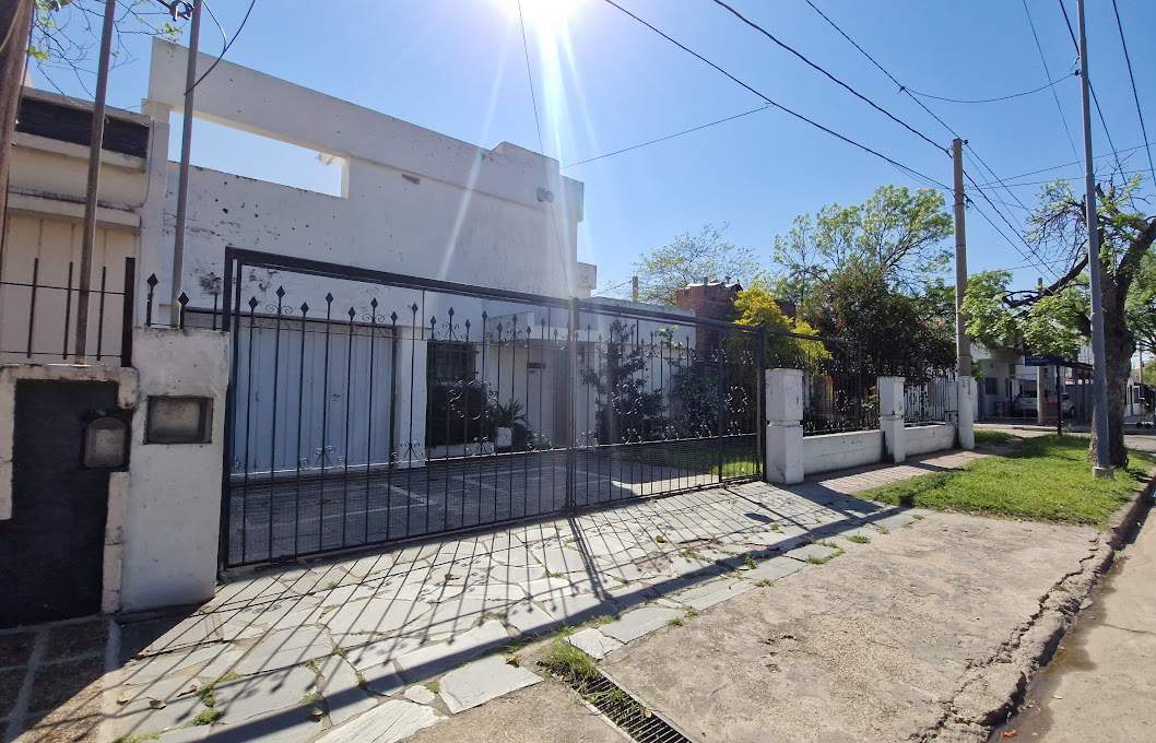 VENTA CASA 4 DORM COCHERA BARRIO ESCOBAR
