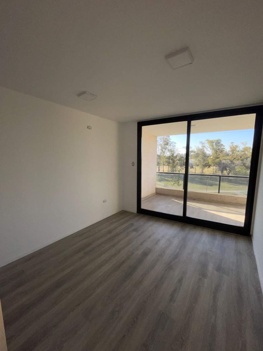 DUPLEX DE TRES DORMITORIOS, TRES BAÑOS, COCHERA DOBLE Y BALCON