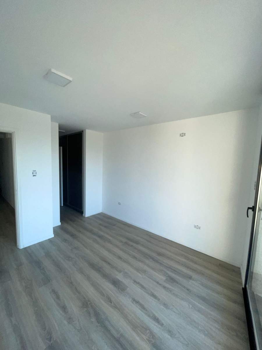 DUPLEX DE TRES DORMITORIOS, TRES BAÑOS, COCHERA DOBLE Y BALCON