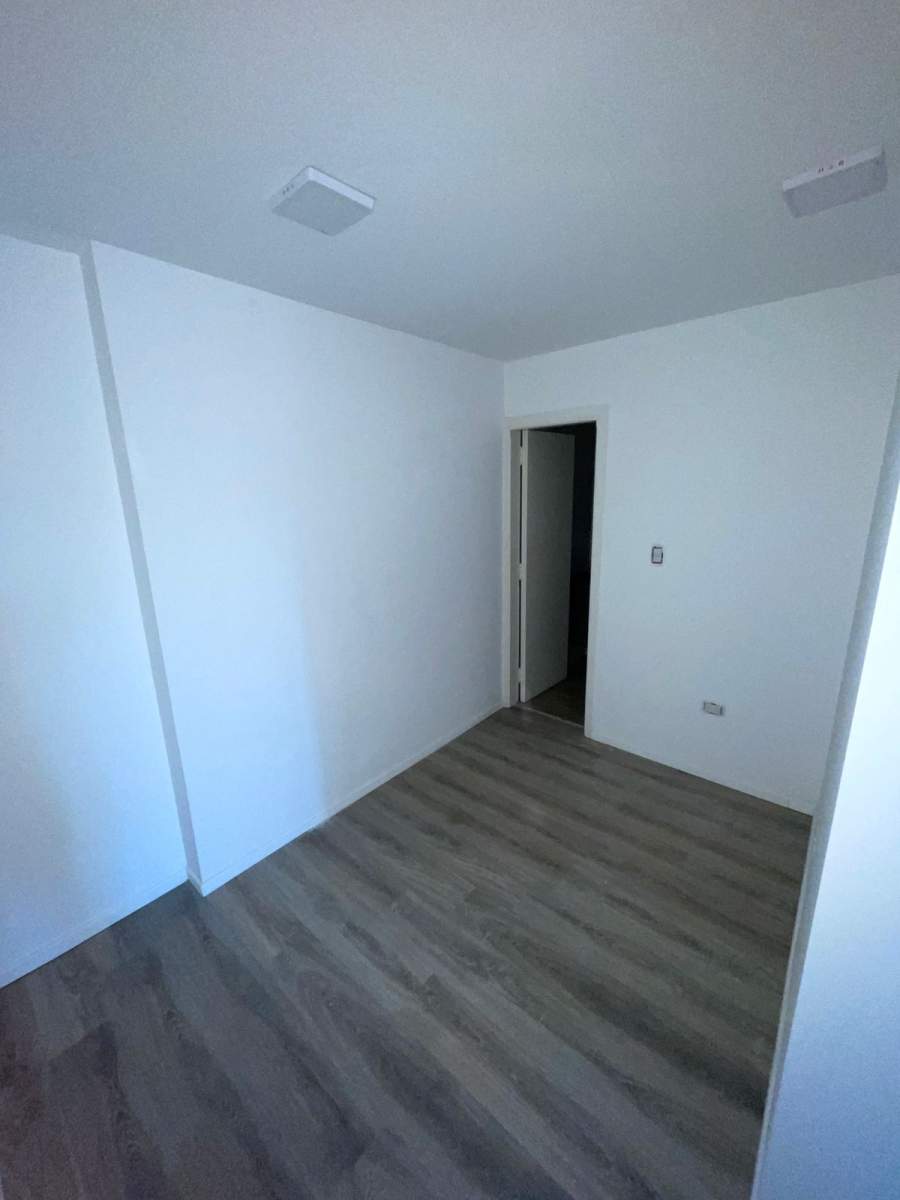 DUPLEX DE TRES DORMITORIOS, TRES BAÑOS, COCHERA DOBLE Y BALCON
