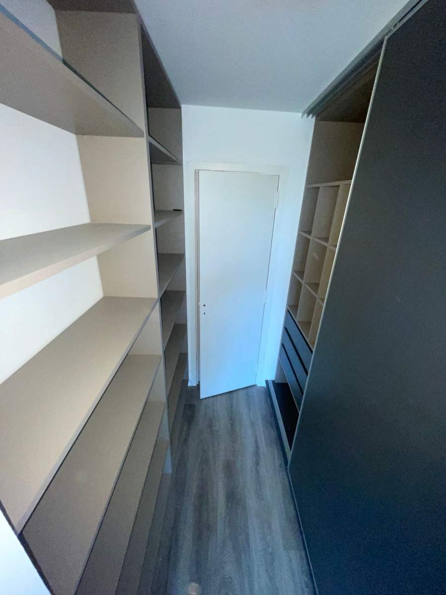 DUPLEX DE TRES DORMITORIOS, TRES BAÑOS, COCHERA DOBLE Y BALCON