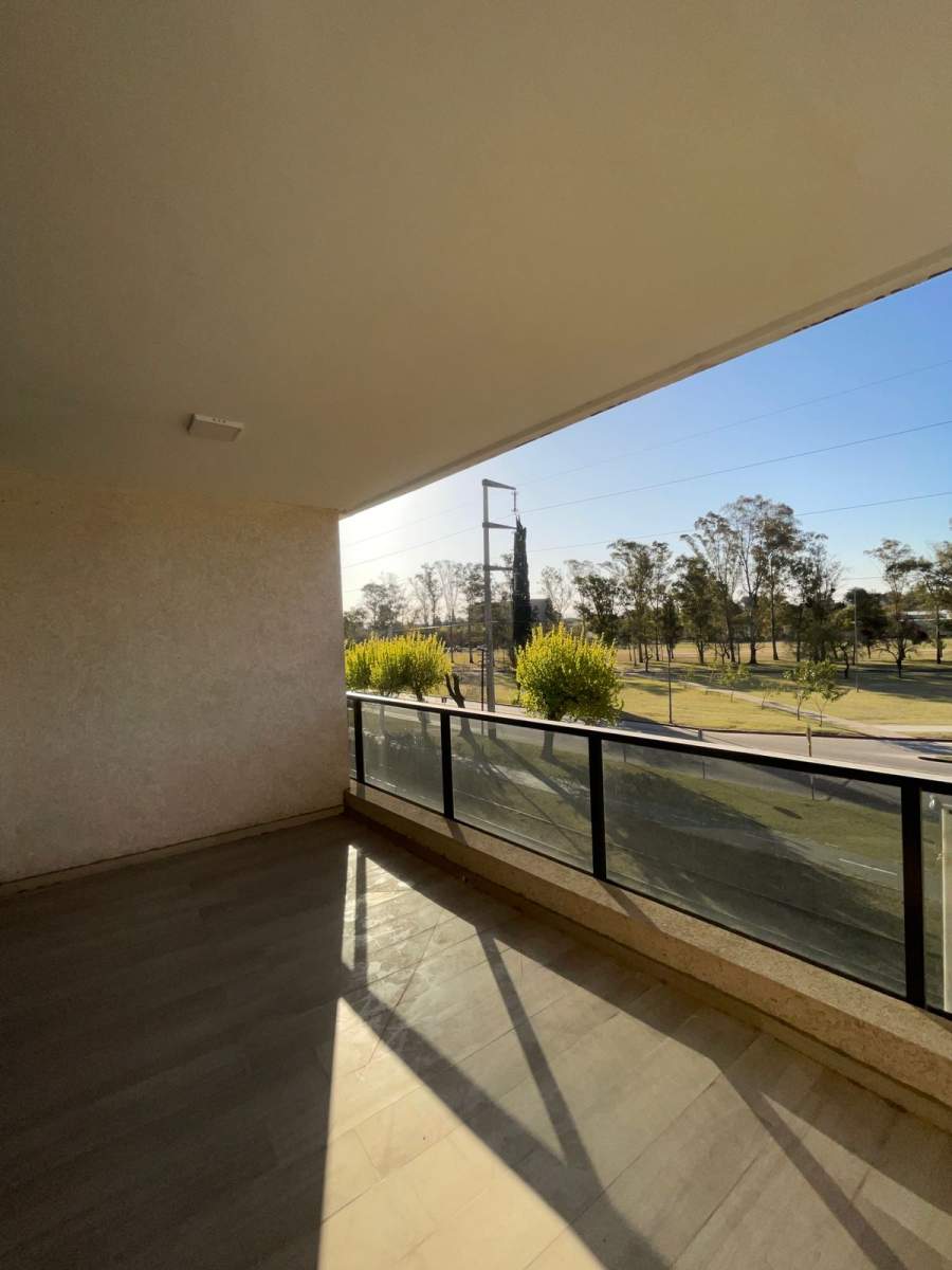 DUPLEX DE TRES DORMITORIOS, TRES BAÑOS, COCHERA DOBLE Y BALCON