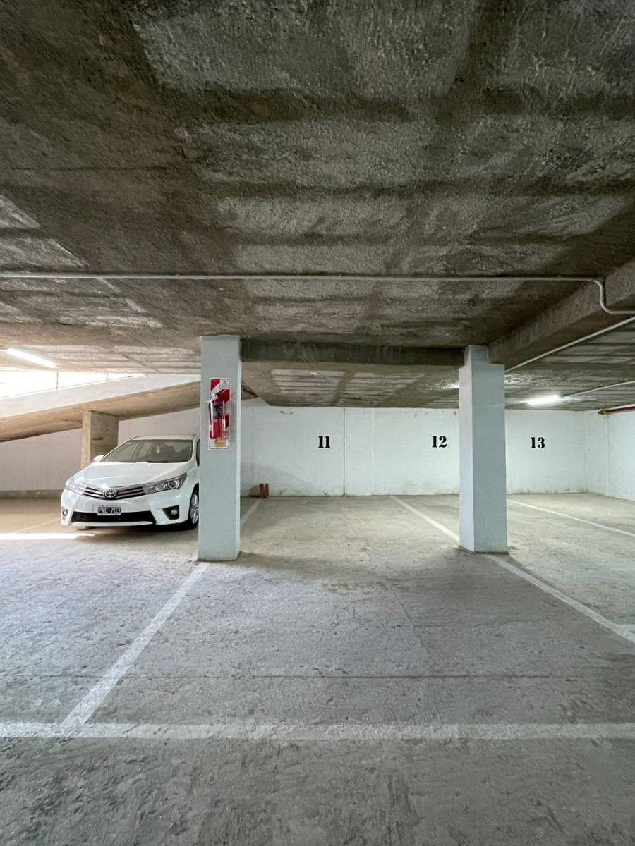 DUPLEX DE TRES DORMITORIOS, TRES BAÑOS, COCHERA DOBLE Y BALCON