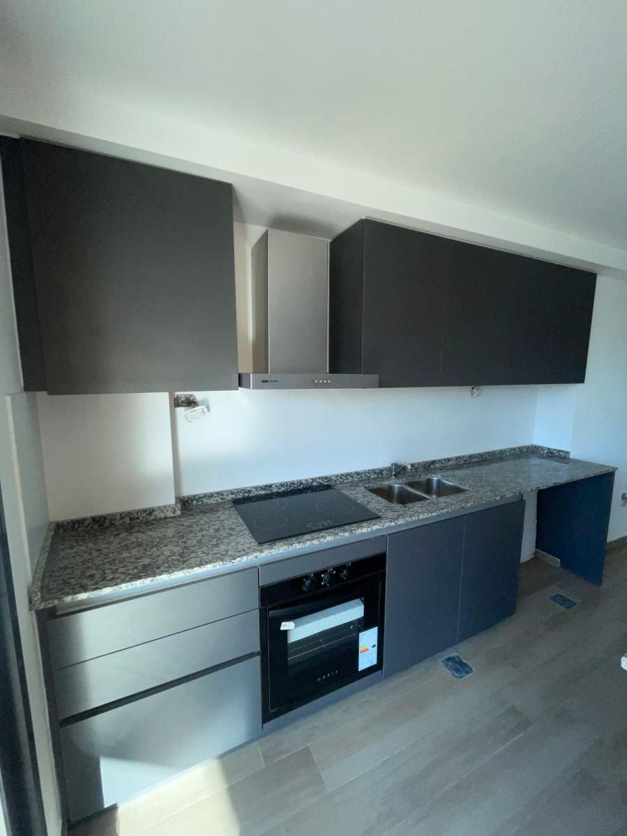 DUPLEX DE TRES DORMITORIOS, TRES BAÑOS, COCHERA DOBLE Y BALCON