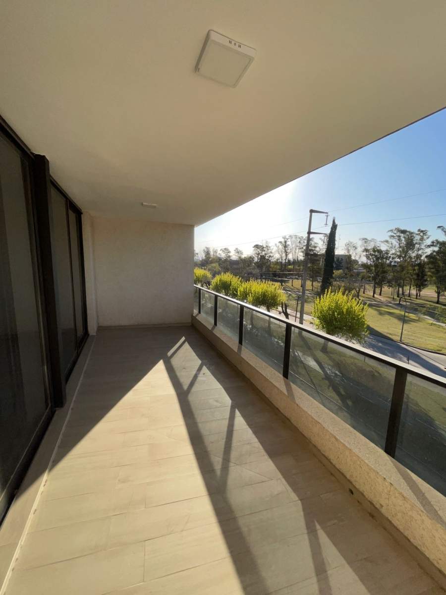 DUPLEX DE TRES DORMITORIOS, TRES BAÑOS, COCHERA DOBLE Y BALCON