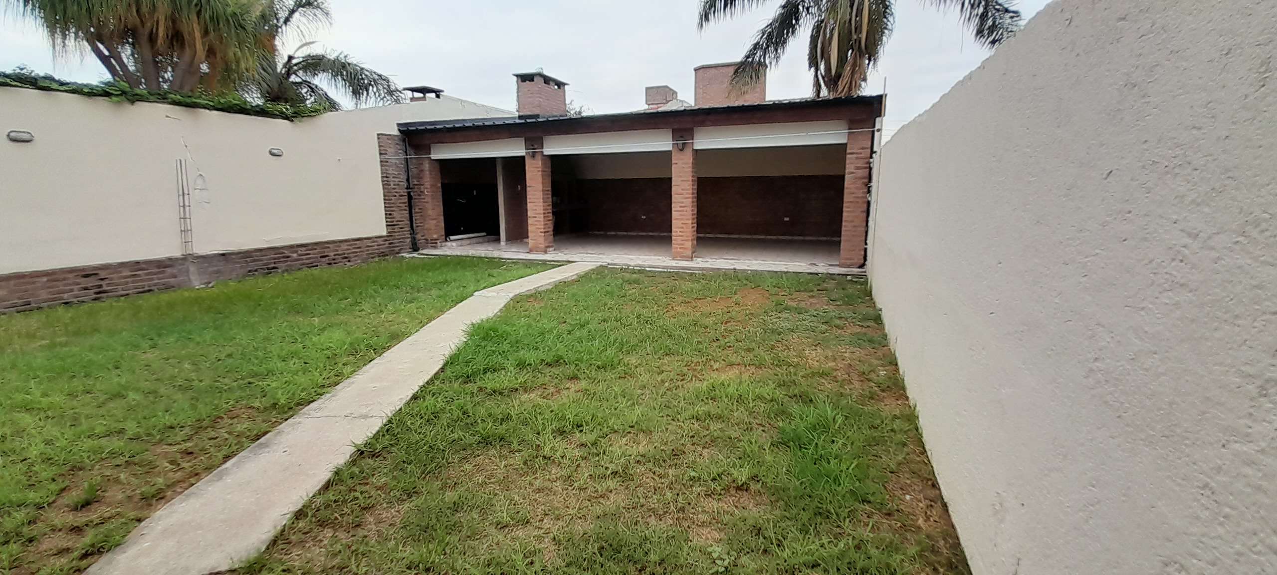 SANTA CLARA DE ASIS - CORREA DE SAA 2455 - CASA 2 DORMITORIOS CON GARAGE Y PATIO