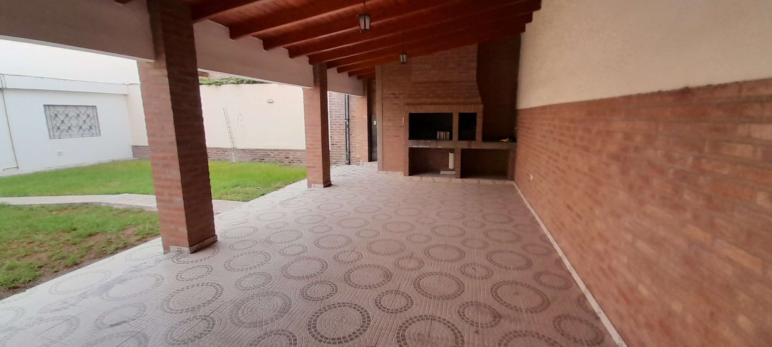 SANTA CLARA DE ASIS - CORREA DE SAA 2455 - CASA 2 DORMITORIOS CON GARAGE Y PATIO
