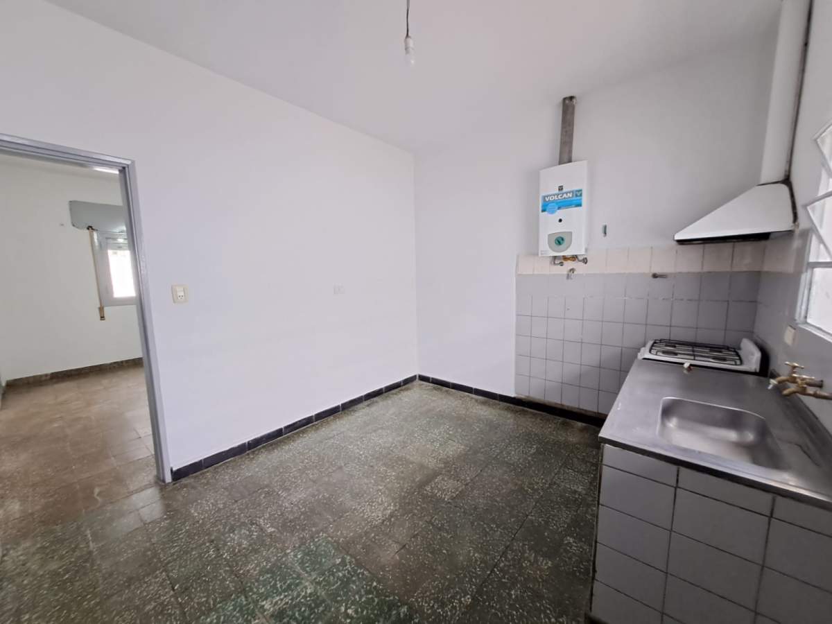 ALQUILO  CASA  1 DORMITORIO - BARRIO  OBSERVATORIO  SOBRE CALLE MARIANO MORENO -