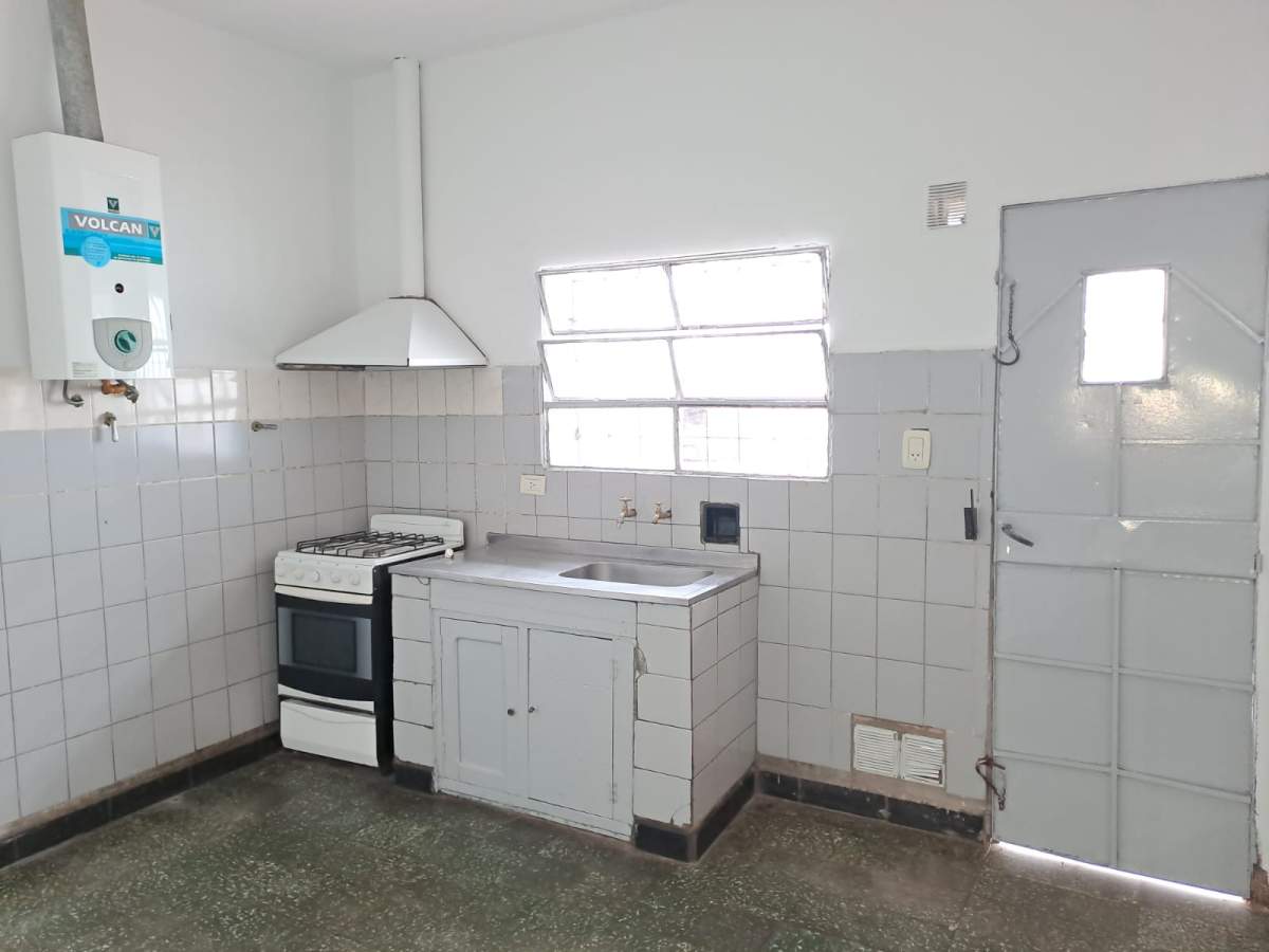 ALQUILO  CASA  1 DORMITORIO - BARRIO  OBSERVATORIO  SOBRE CALLE MARIANO MORENO -