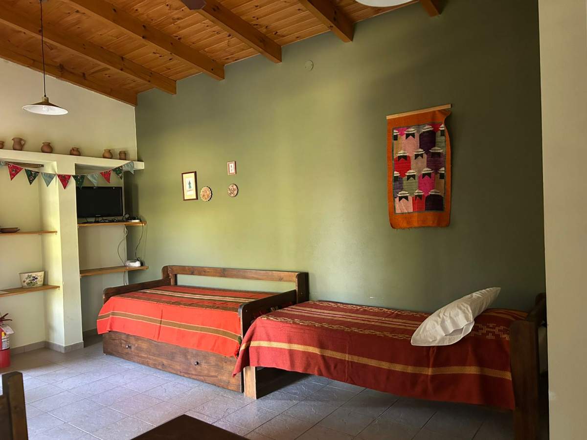 CABAÑA 1 DORMITORIO AMOBLADA y EQUIPADA-ALQ. PERMANENTE - SANTA MÓNICA