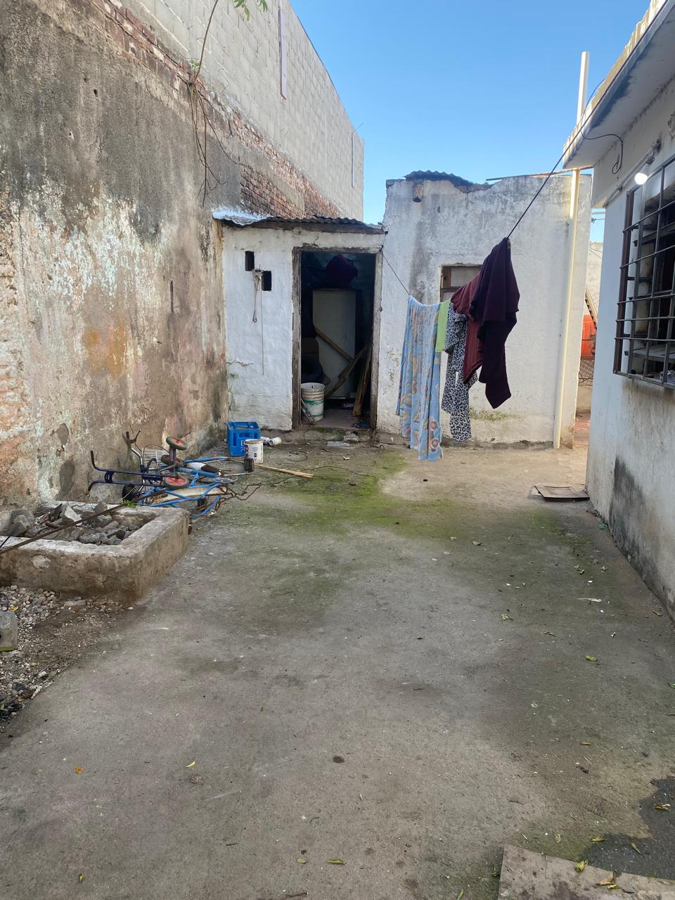 Vendo casa amplia reciclar en Hogar Propio excelente inversión