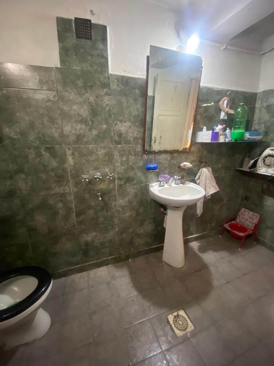 Vendo casa amplia reciclar en Hogar Propio excelente inversión