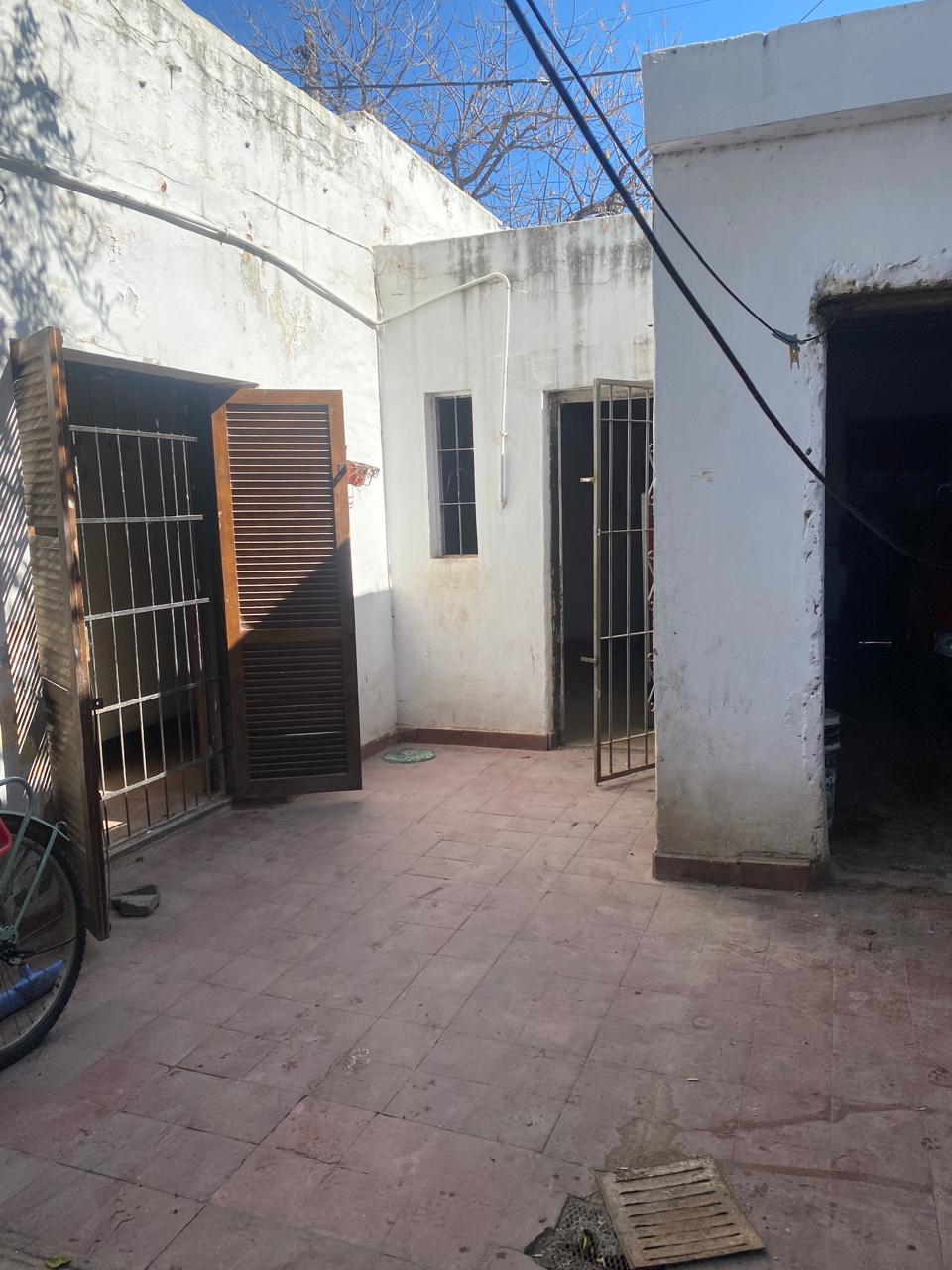 Vendo casa amplia reciclar en Hogar Propio excelente inversión
