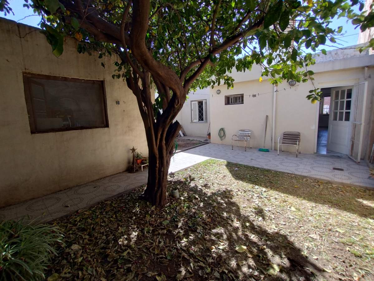 CASA EN VENTA BARRIO TALLERES OESTE a metros de Avenida Alem