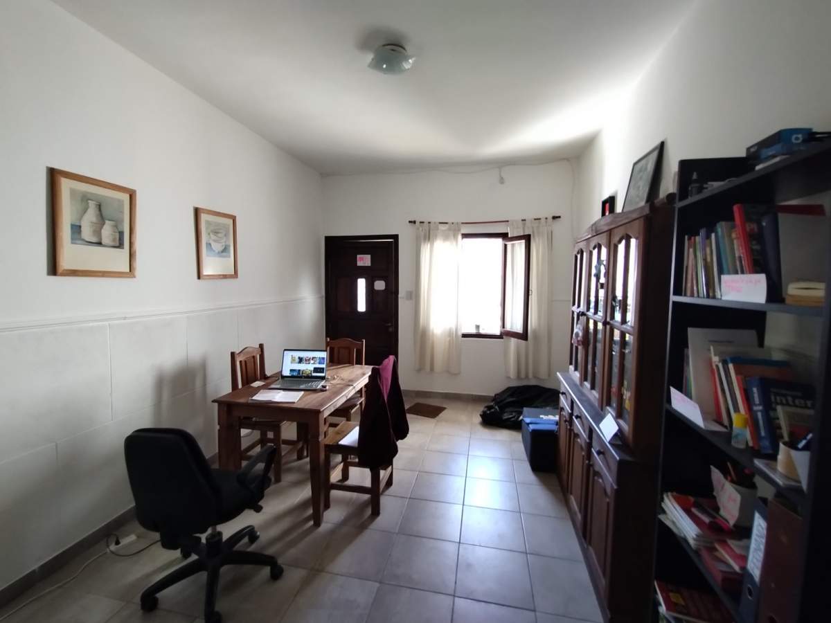 CASA EN VENTA BARRIO TALLERES OESTE a metros de Avenida Alem