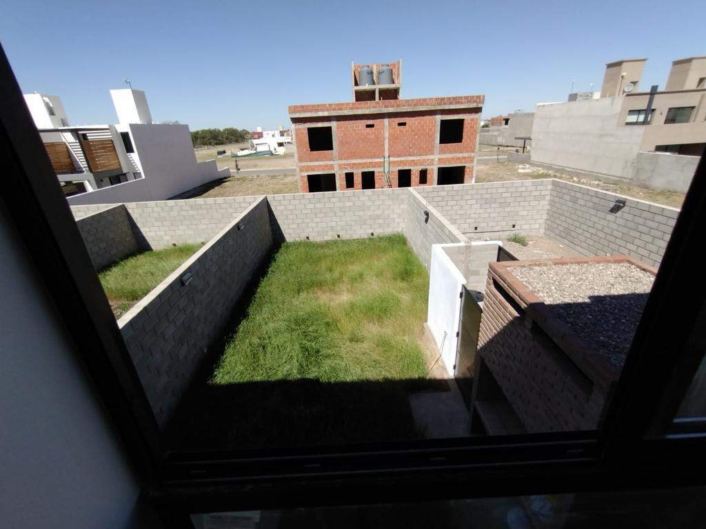 ALQUILER DUPLEX 3 DORM EN DOCTA URBANIZACIÓN