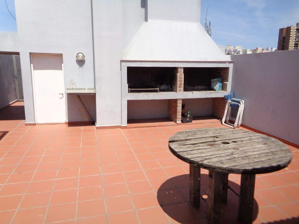 Barrio Alberdi - Excelente Depto. con Terraza Amplia, Asadores y Vista a las Sierras