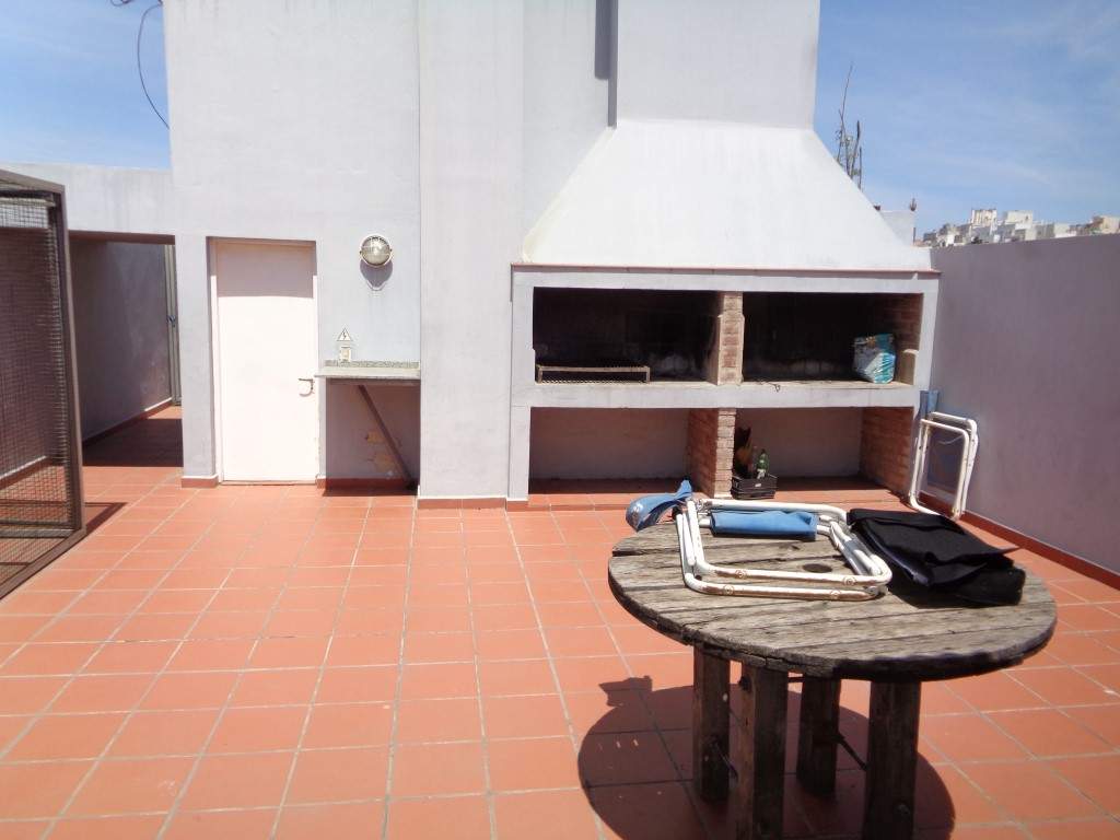 Barrio Alberdi - Excelente Depto. con Terraza Amplia, Asadores y Vista a las Sierras