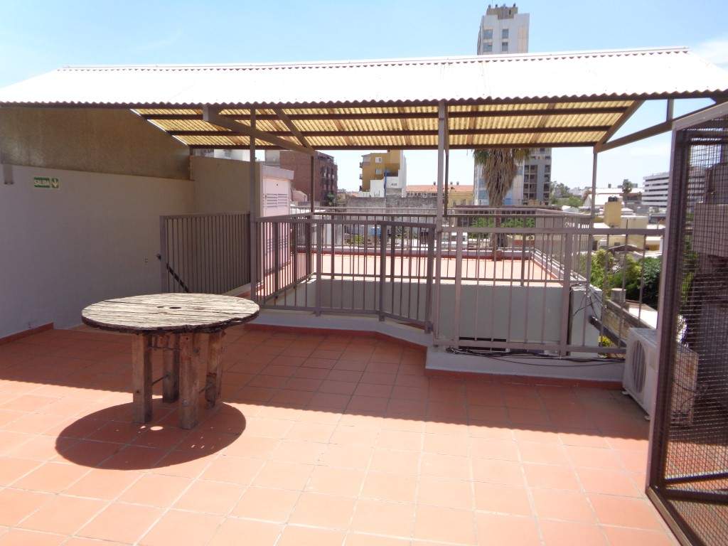 Barrio Alberdi - Excelente Depto. con Terraza Amplia, Asadores y Vista a las Sierras