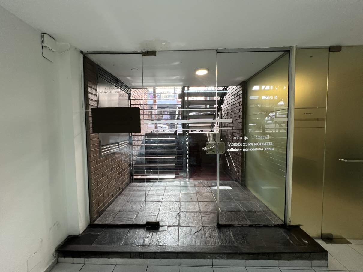 Oficina en alquiler en excelente ubicación  ideal para uso profesional