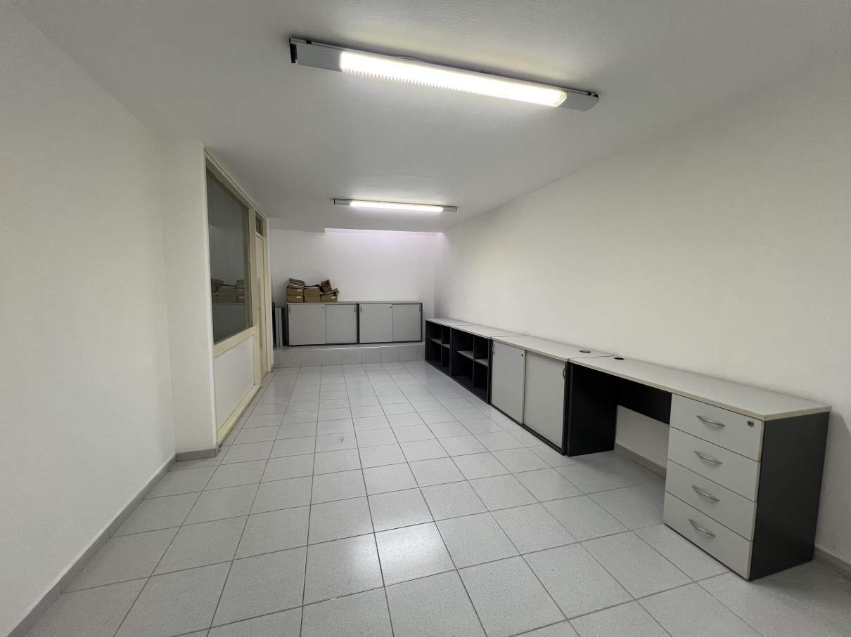 Oficina en alquiler en excelente ubicación  ideal para uso profesional