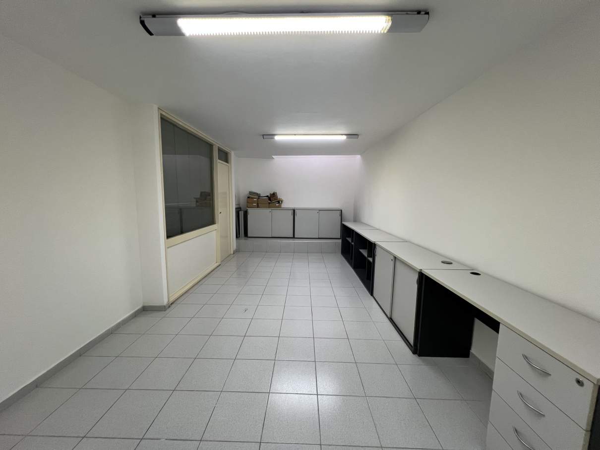 Oficina en alquiler en excelente ubicación  ideal para uso profesional