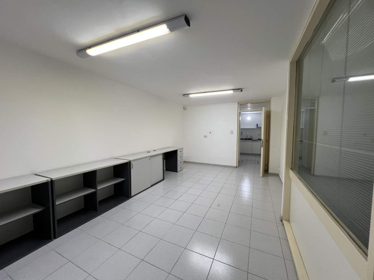 Oficina en alquiler en excelente ubicación  ideal para uso profesional