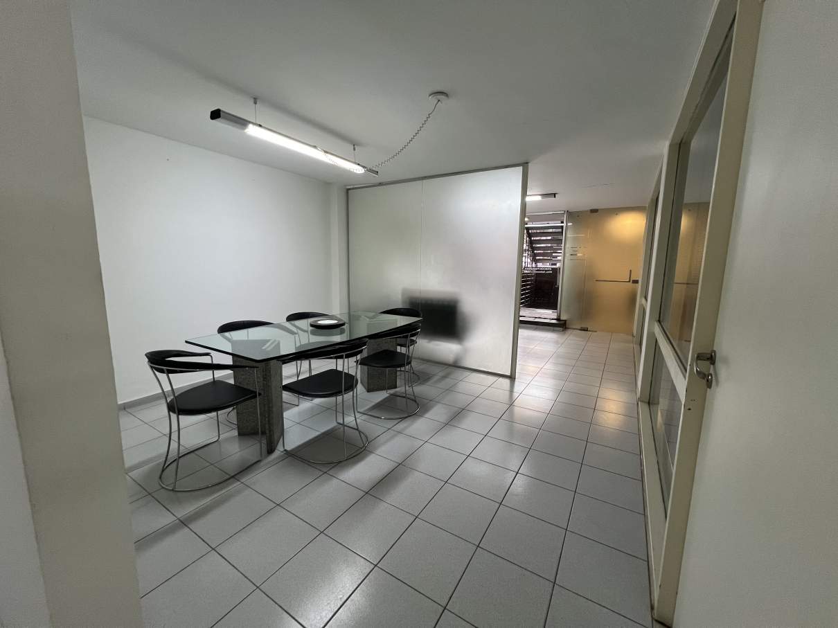 Oficina en alquiler en excelente ubicación  ideal para uso profesional