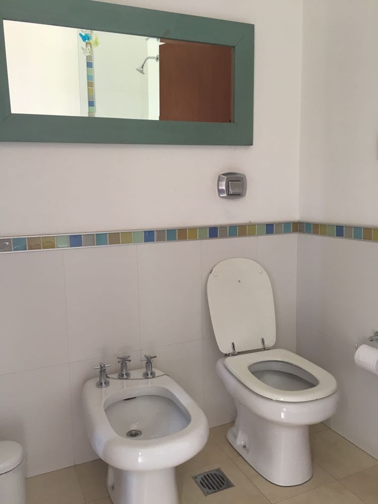 Casa en Venta 4 dormitorios en PB espacios amplios y funcional en Zona de Colegios de zona Norte Agenda tu visita