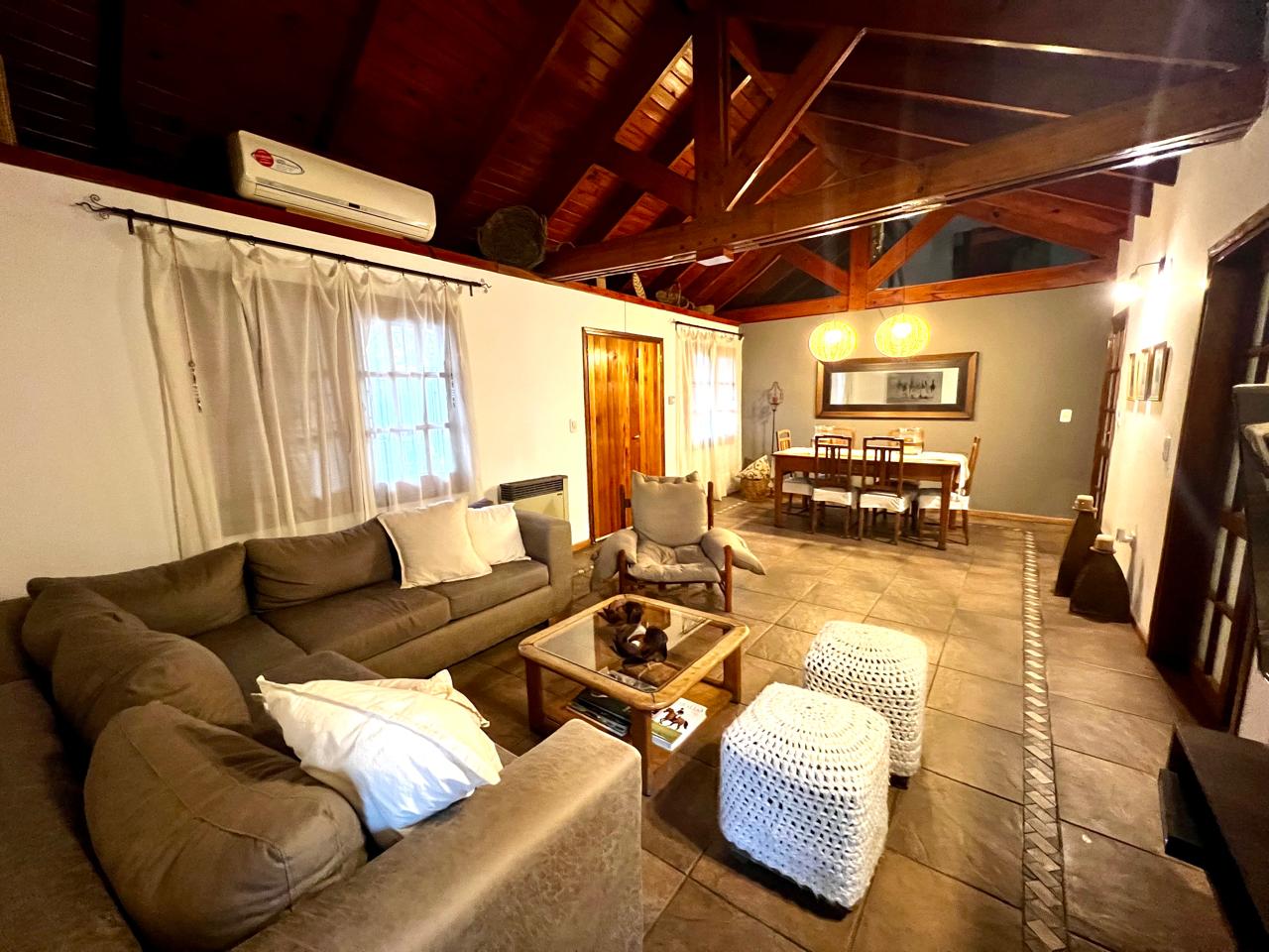 Casa en Venta construida en Planta Baja - Suite en Planta alta - 3 dorm y escritorio-funcional, luminosa-