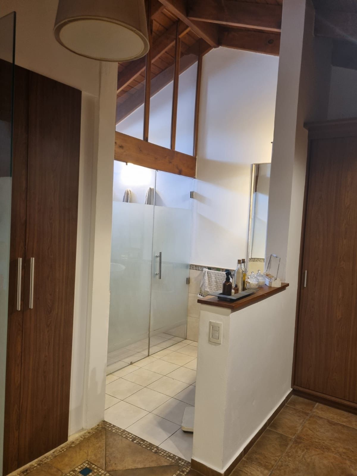 Casa en Venta construida en Planta Baja - Suite en Planta alta - 3 dorm y escritorio-funcional, luminosa-