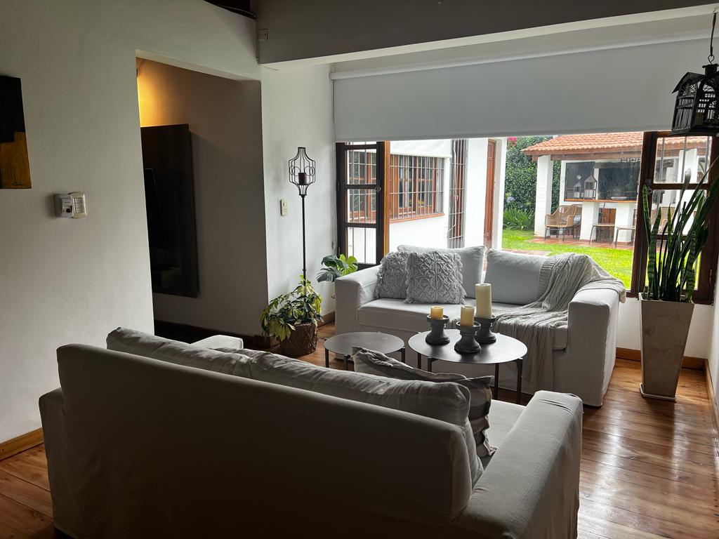 Casa en Venta construida en Planta Baja - Suite en Planta alta - 3 dorm y escritorio-funcional, luminosa-