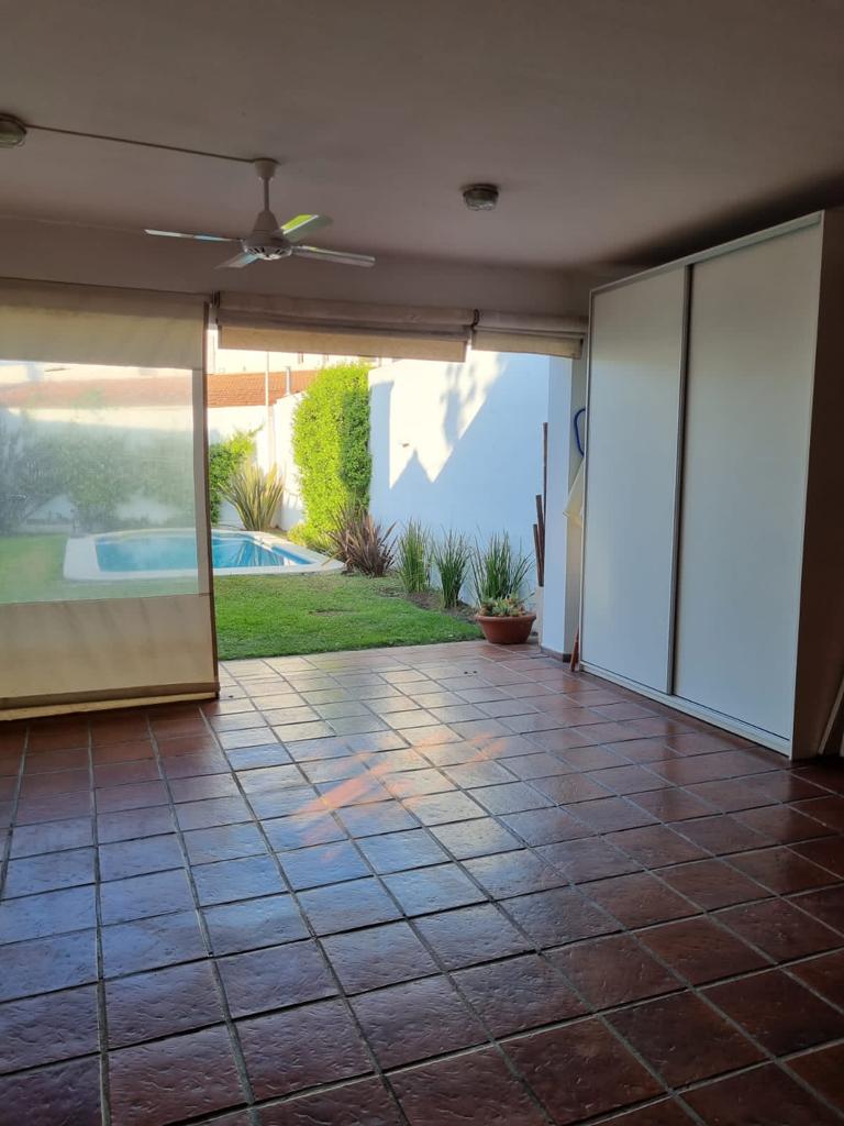 Casa en Venta construida en Planta Baja - Suite en Planta alta - 3 dorm y escritorio-funcional, luminosa-