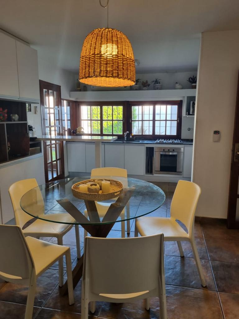 Casa en Venta construida en Planta Baja - Suite en Planta alta - 3 dorm y escritorio-funcional, luminosa-